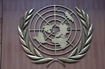 En la imagen, emblema de  Naciones Unidas